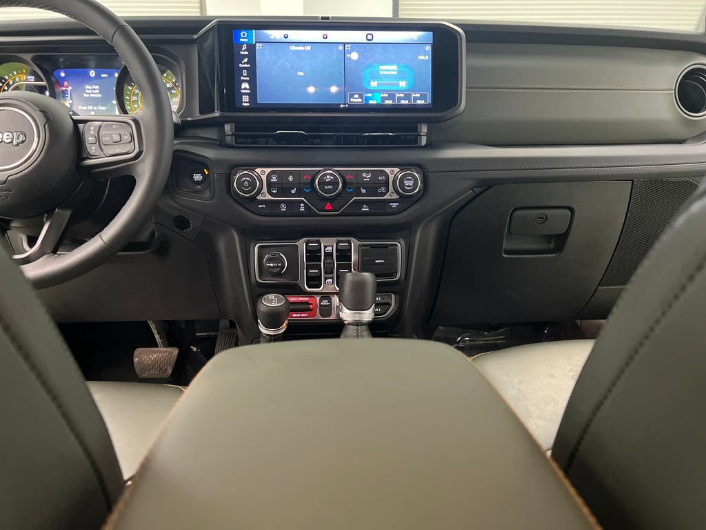 Used 2025 Jeep Gladiator Mojave w/ Convenience Group AWD/4WD image 36