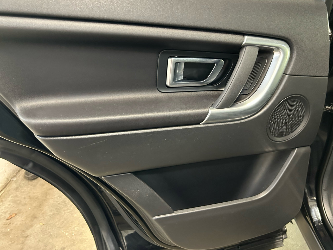 Used 2018 Land Rover Discovery Sport SE image 20