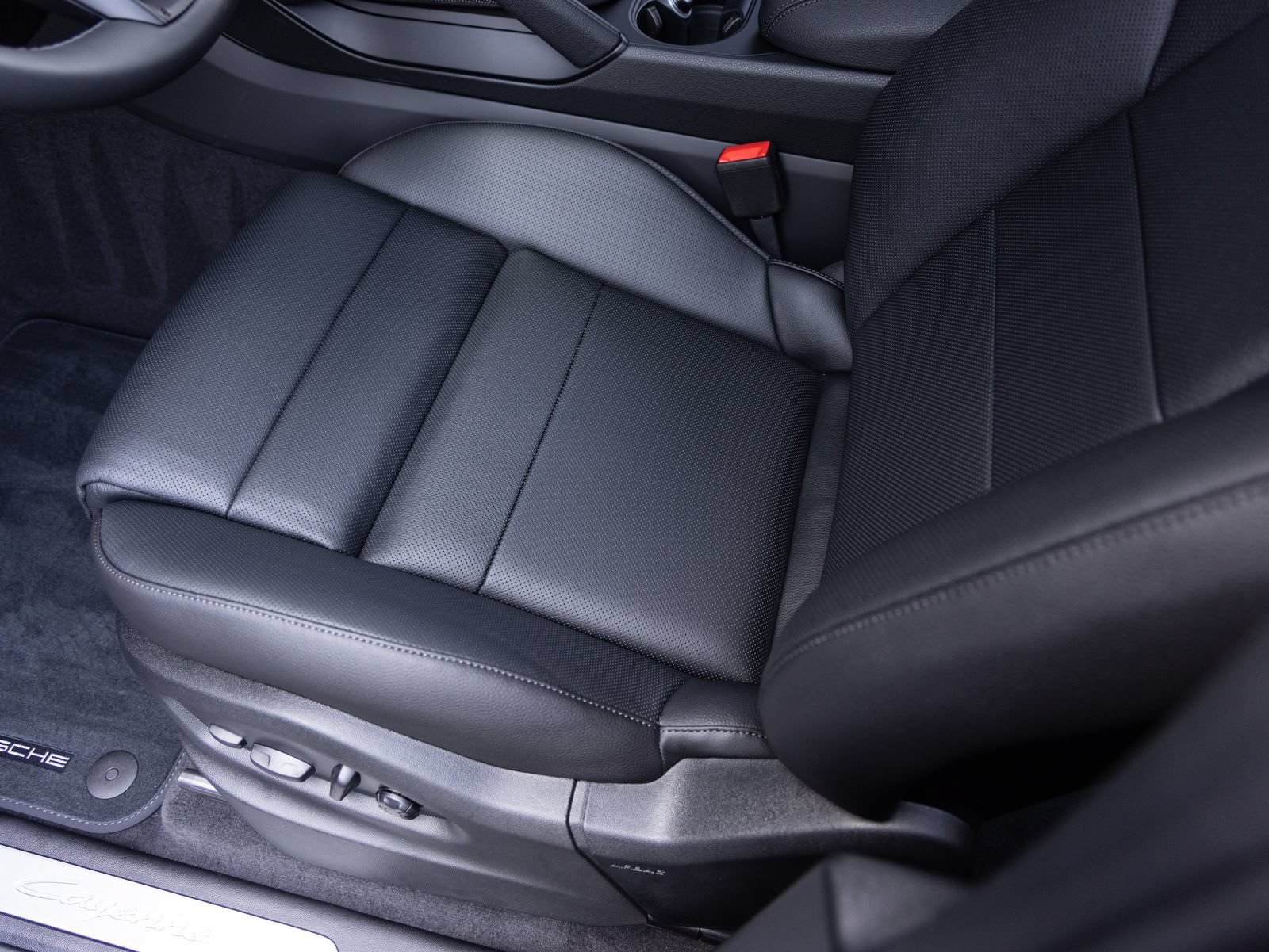New 2026 Porsche Cayenne E-Hybrid AWD/4WD image 23