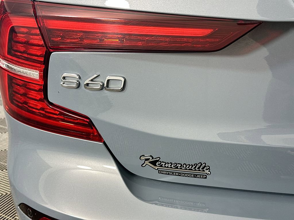 Used 2022 Volvo S60 B5 Momentum image 27