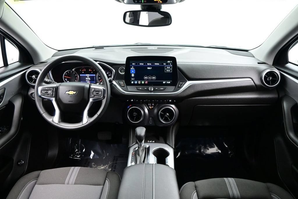 New 2025 Chevrolet Blazer LT w/ Convenience Package FWD image 23