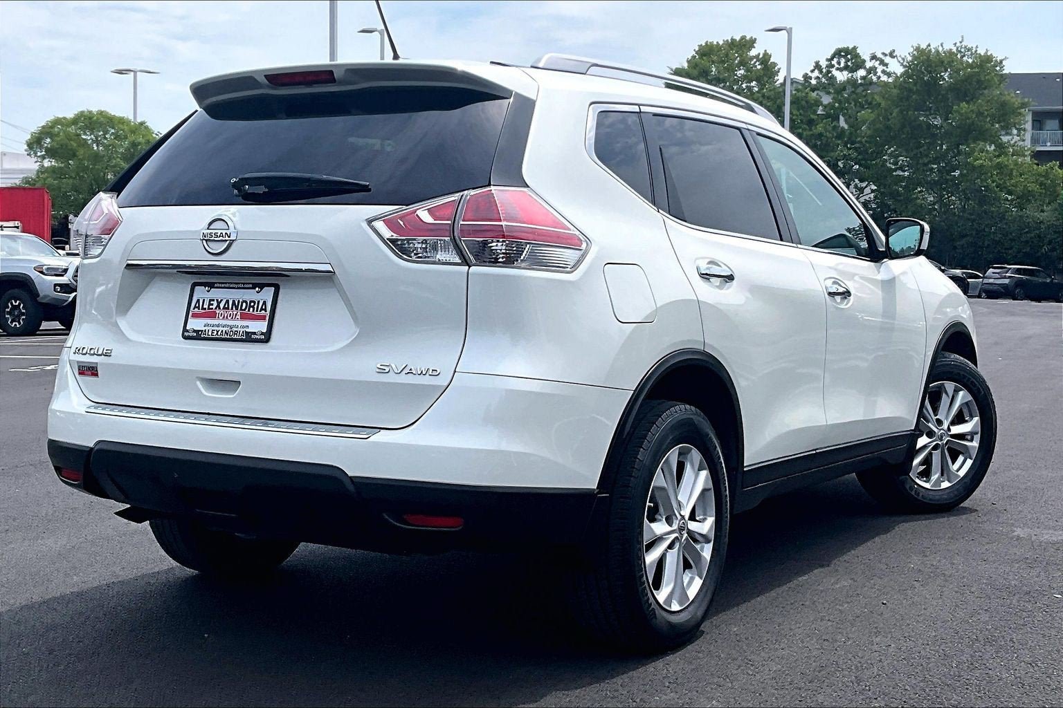 Used 2015 Nissan Rogue SV AWD/4WD image 12