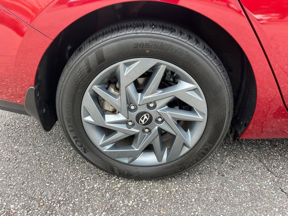 Used 2024 Hyundai Elantra SEL FWD image 25