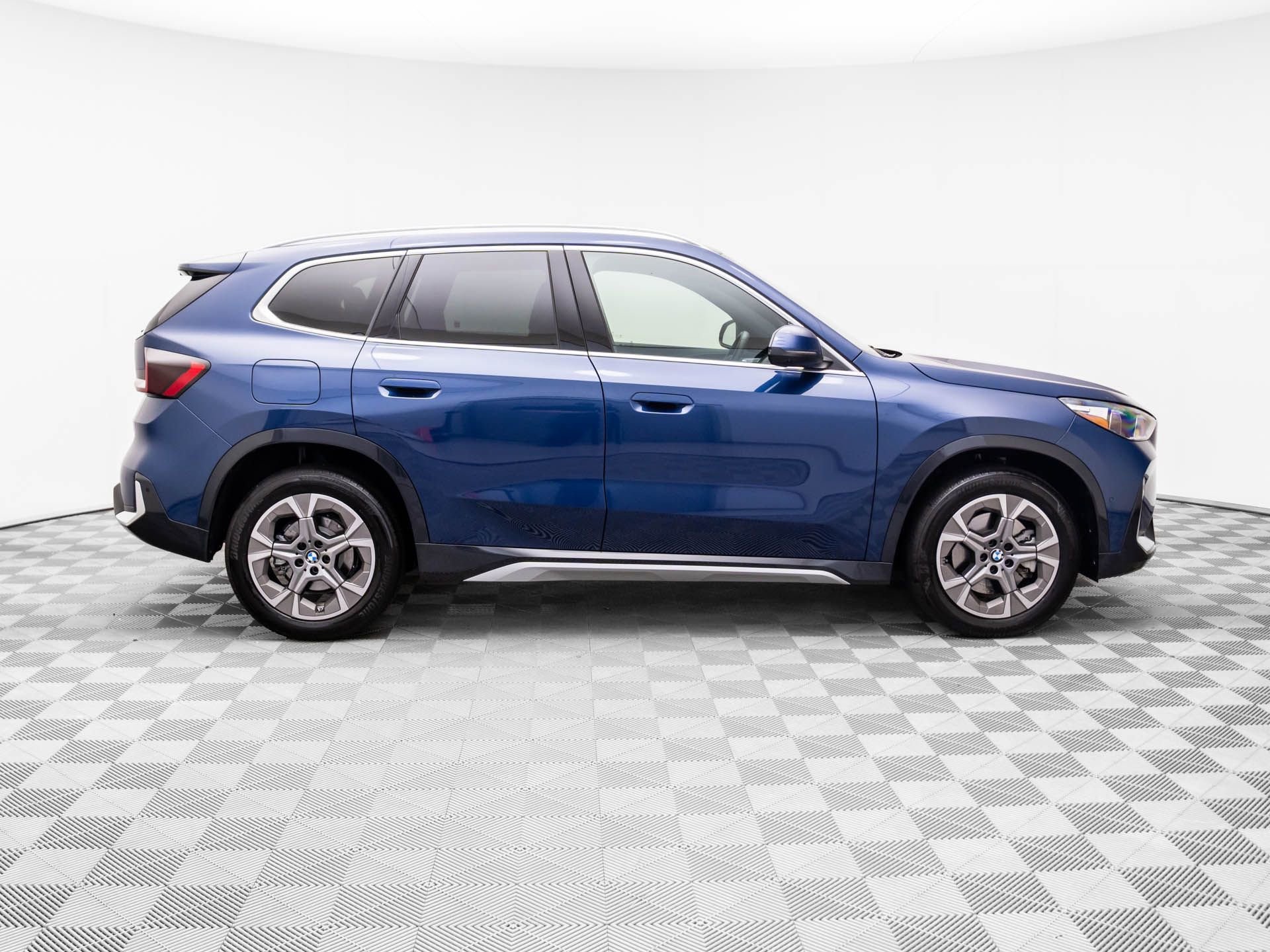 Certified 2025 BMW X1 xDrive28i image 6