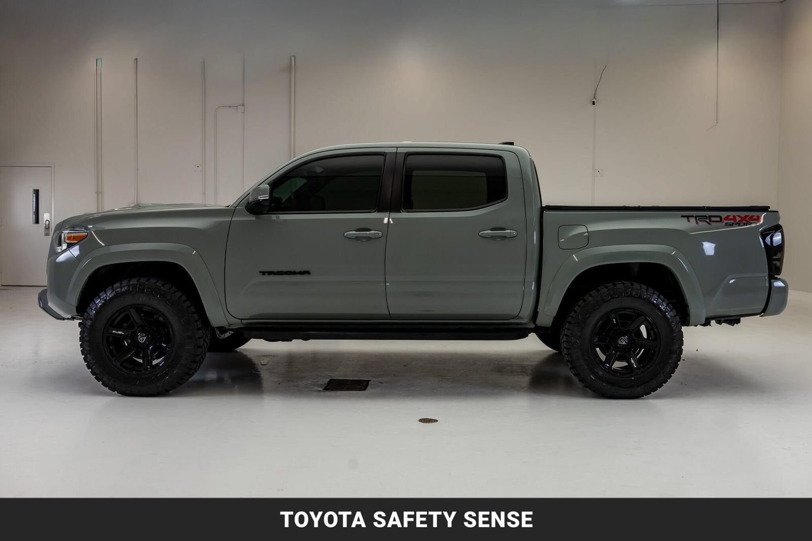 Used 2022 Toyota Tacoma TRD Sport AWD/4WD image 6