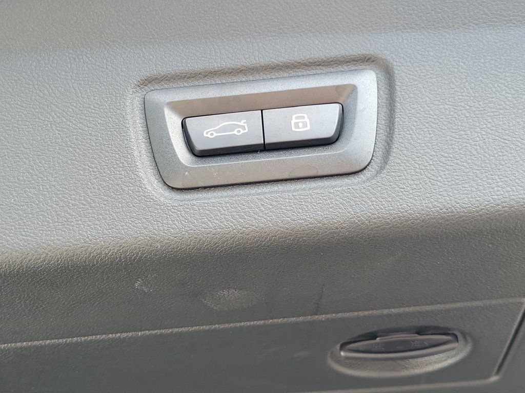 Used 2025 BMW i4 eDrive40 RWD image 16