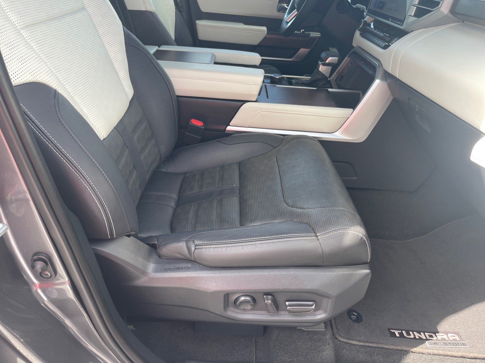 Used 2022 Toyota Tundra Capstone AWD/4WD image 18