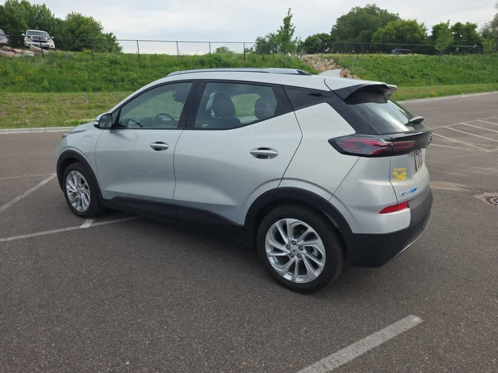 Used 2023 Chevrolet Bolt EUV LT w/ Driver Confidence Package FWD image 4