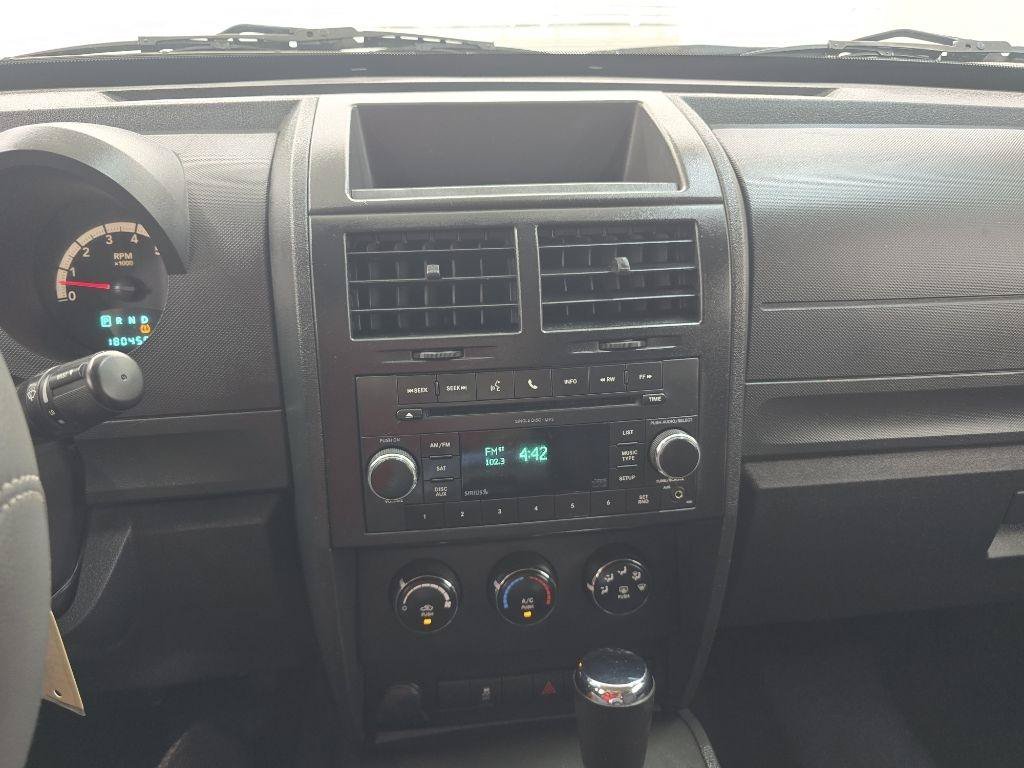 Used 2011 Dodge Nitro Heat RWD image 23