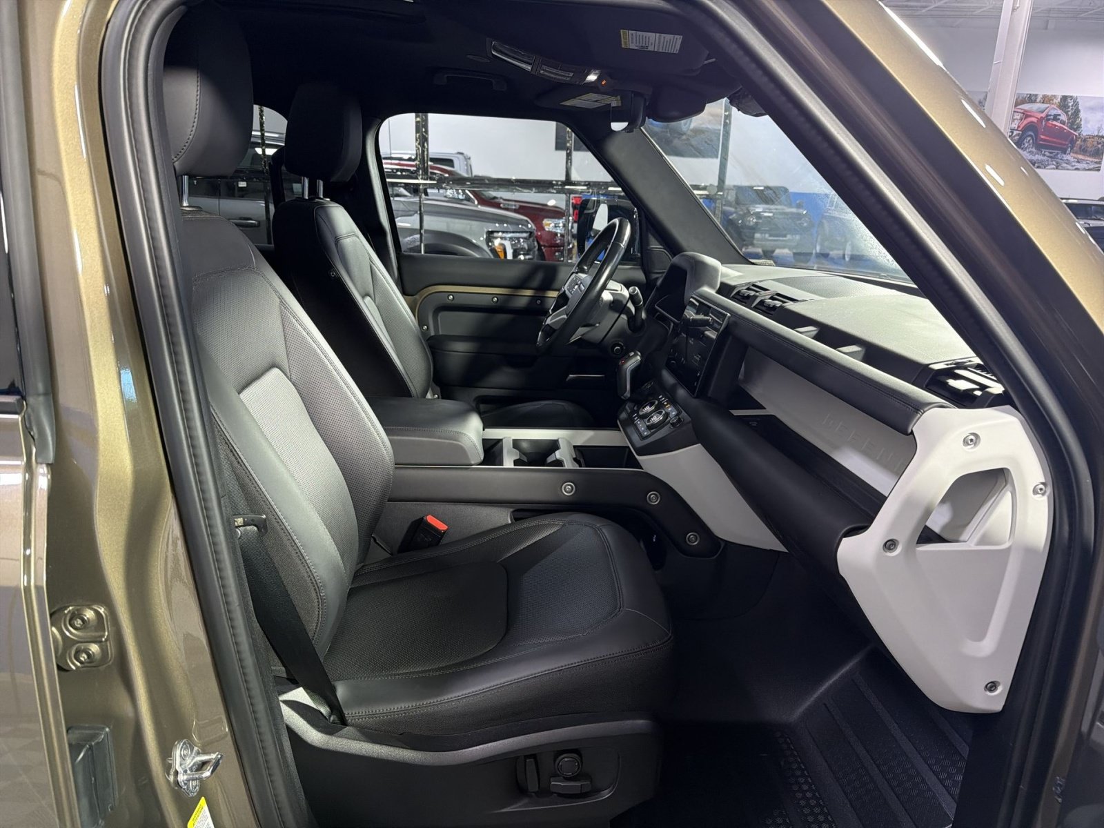 Used 2025 Land Rover Defender 110 S AWD/4WD image 26