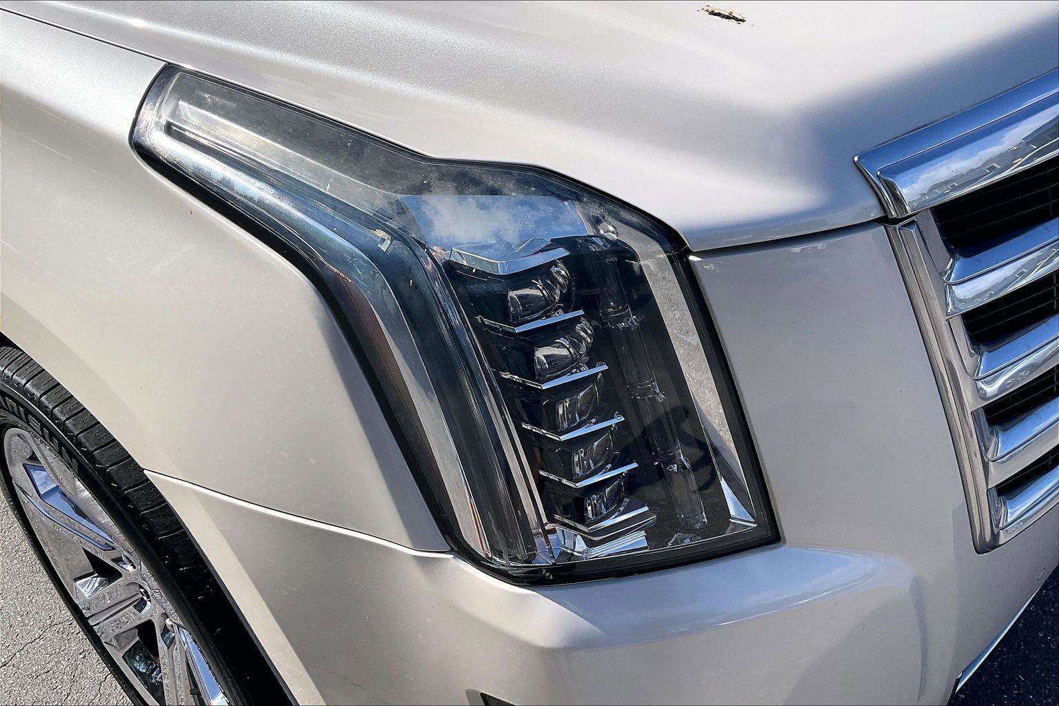 Used 2015 Cadillac Escalade Premium AWD/4WD image 35