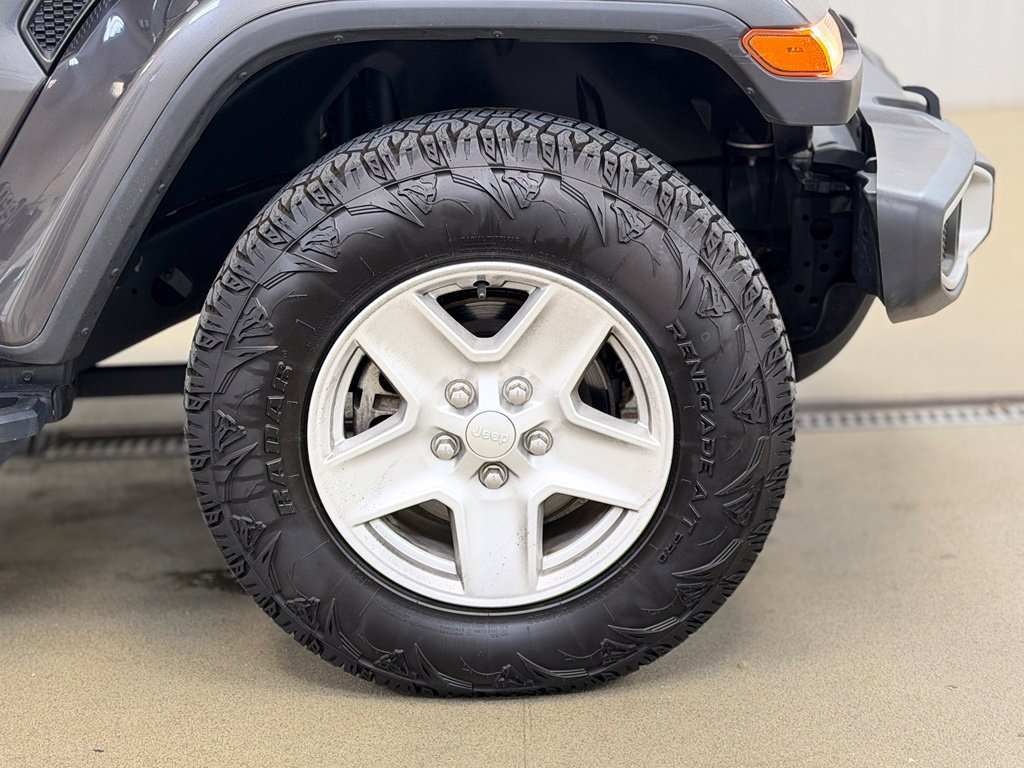 Used 2021 Jeep Gladiator Sport AWD/4WD image 4