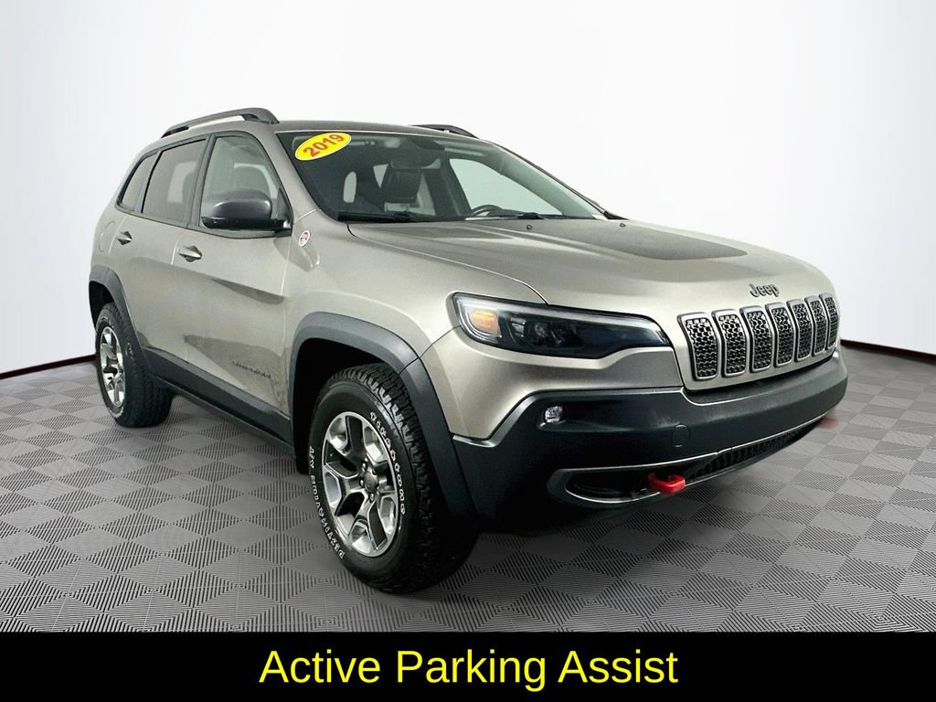 Used 2019 Jeep Cherokee Trailhawk w/ Cold Weather Group AWD/4WD video 3
