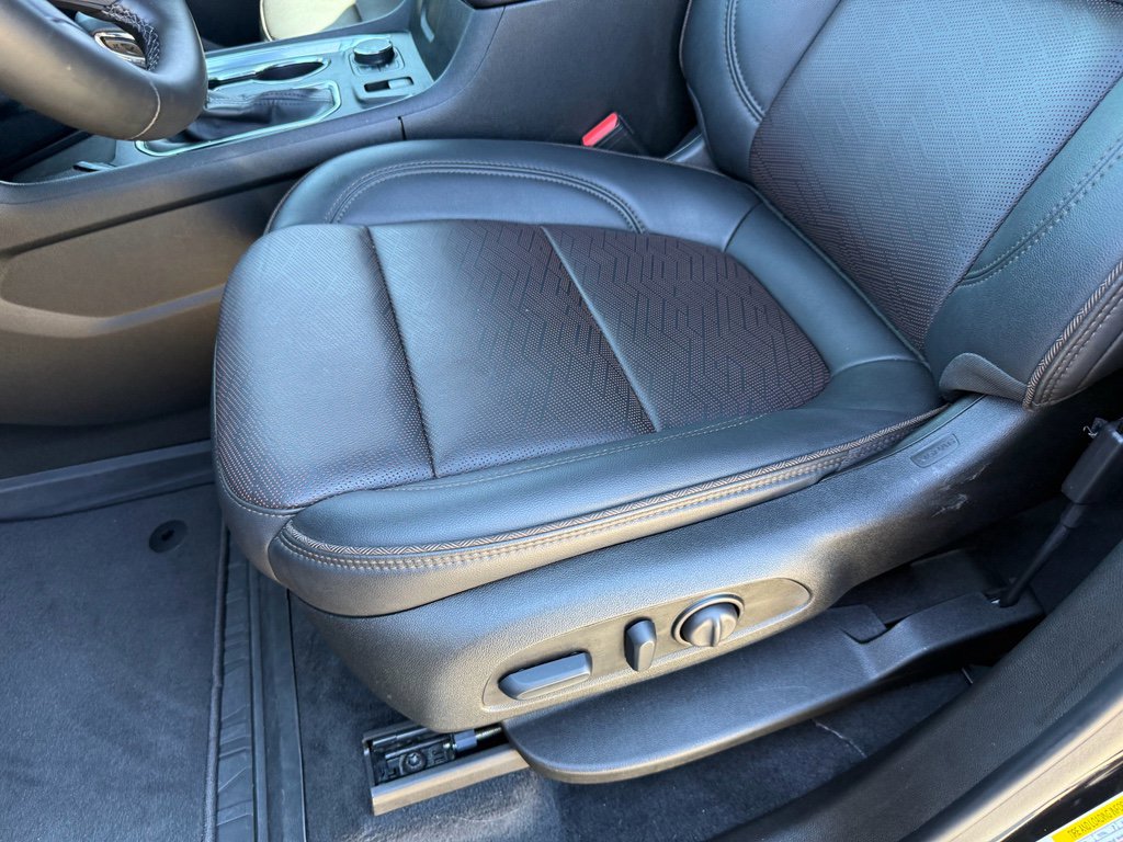 Used 2024 Chevrolet Traverse High Country image 11