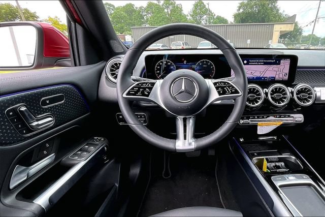 Used 2025 Mercedes-Benz GLB 250 4MATIC image 8