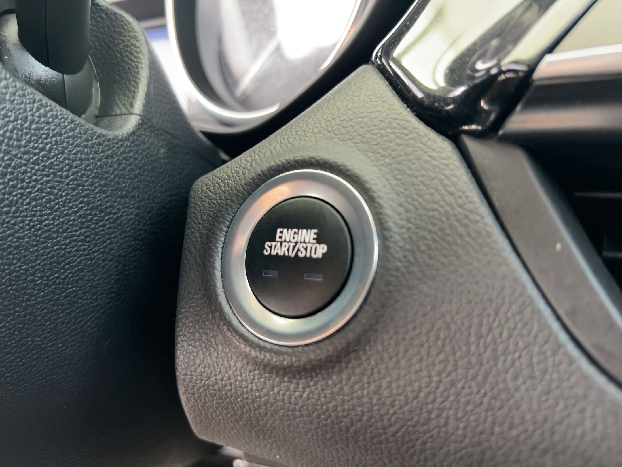 Used 2020 Buick Envision Essence w/ LPO, Cargo Package image 22