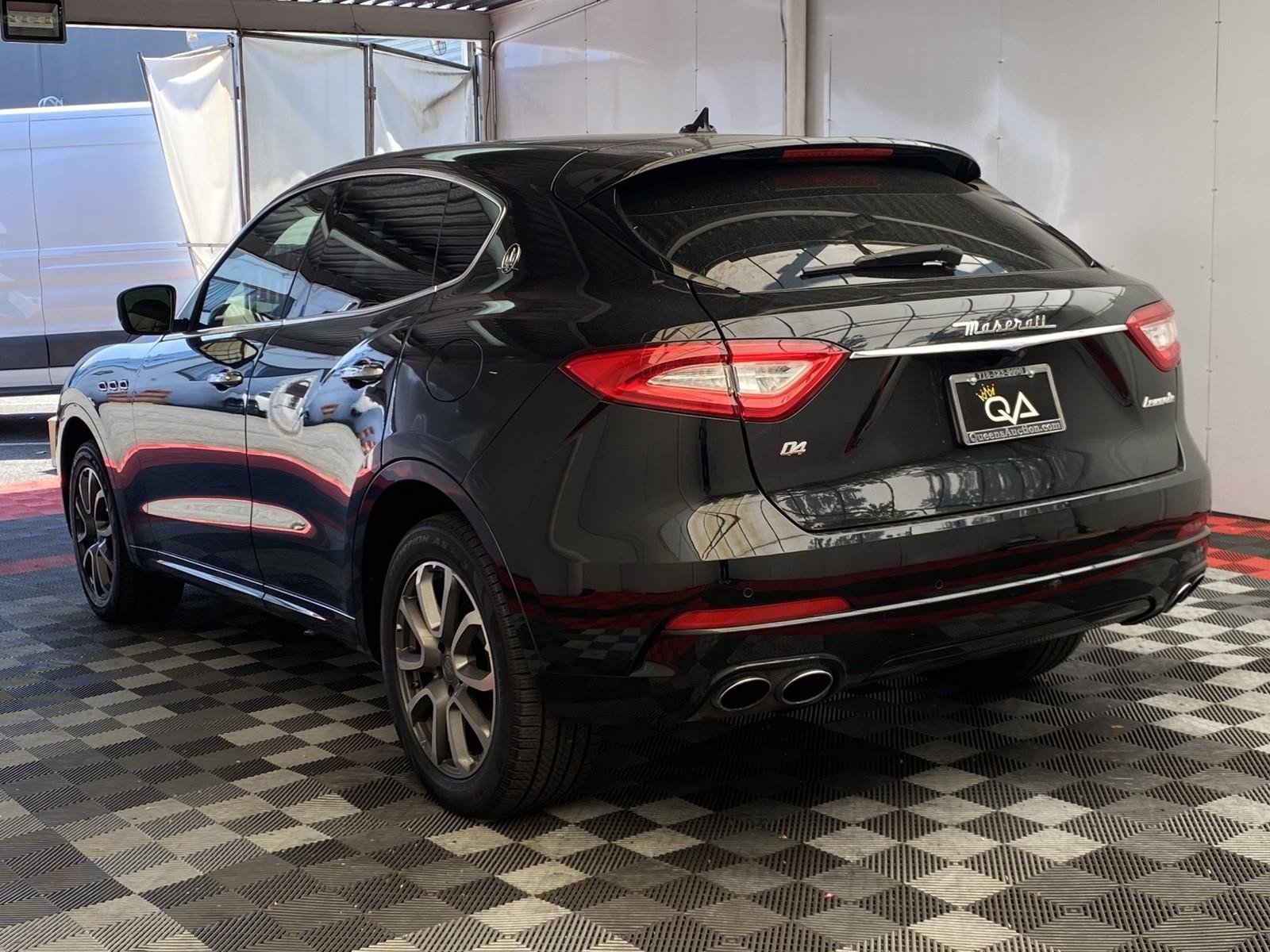 Used 2019 Maserati Levante AWD/4WD image 4