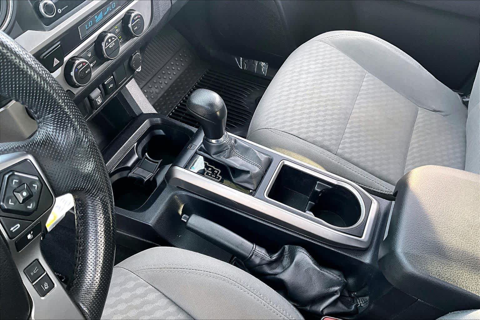 Used 2022 Toyota Tacoma SR5 w/ Technology Package AWD/4WD image 16