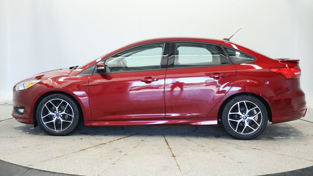 Used 2015 Ford Focus SE w/ SE Sport Package image 2