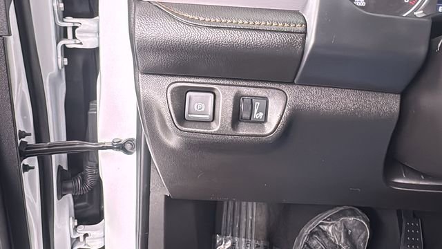 Used 2023 GMC Acadia AT4 image 37