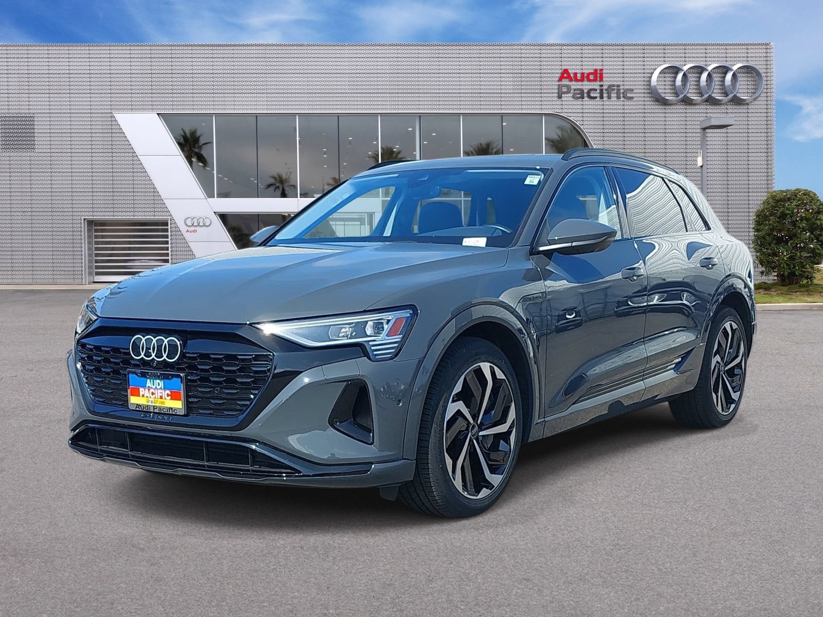 Used 2024 Audi Q8 e-tron Premium Plus w/ Premium Plus Package AWD/4WD image 1