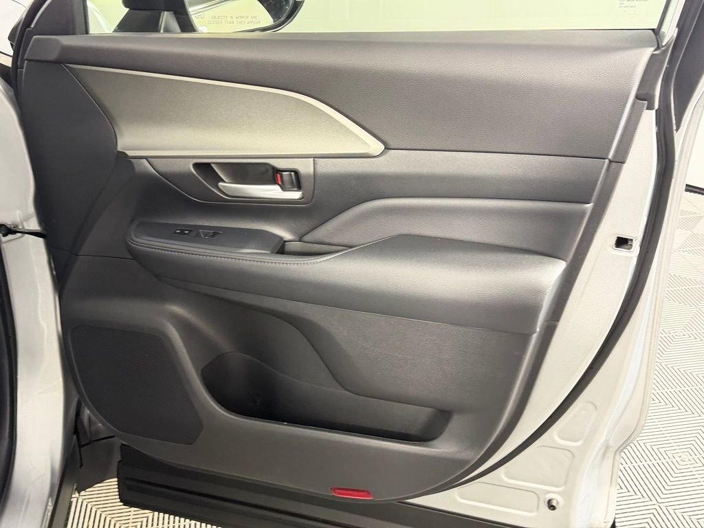 Used 2025 Toyota Grand Highlander FWD image 32