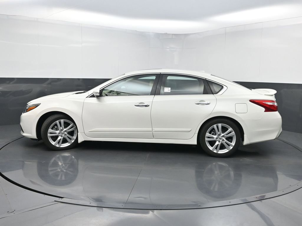 Used 2017 Nissan Altima 3.5 SL w/ 3.5SL Technology Package FWD image 39