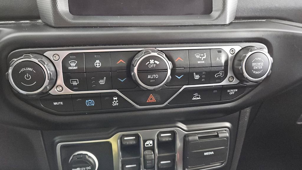 Used 2023 Jeep Wrangler Unlimited Sahara w/ Cold Weather Group image 27
