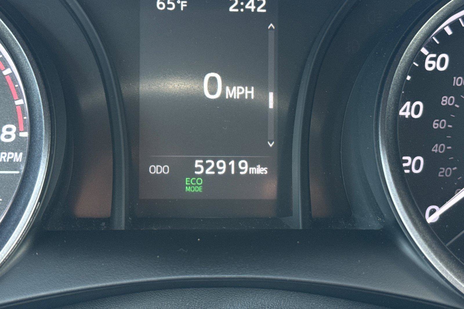 Used 2024 Toyota Camry SE w/ Convenience Package FWD image 3