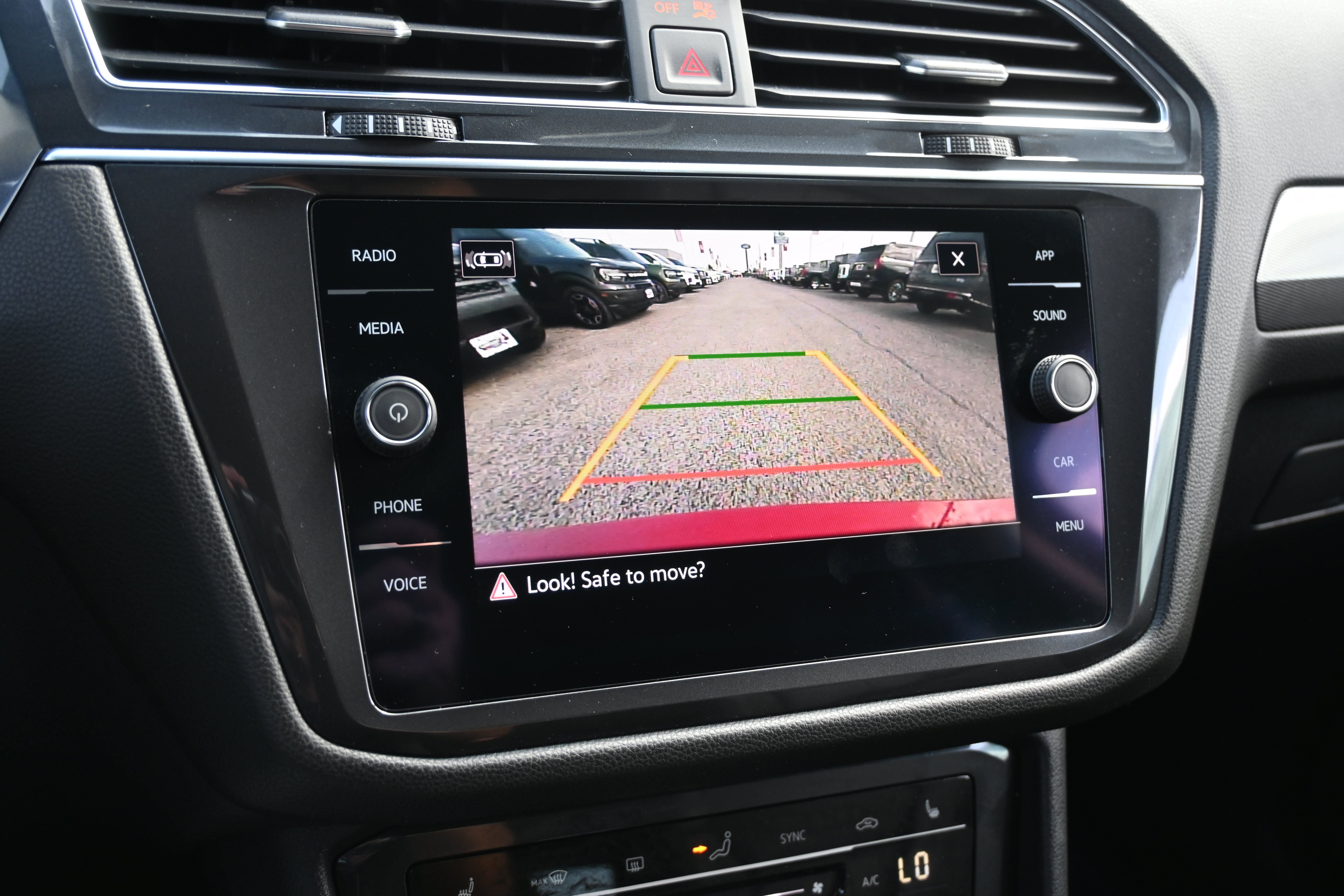 Used 2022 Volkswagen Tiguan SE FWD image 25