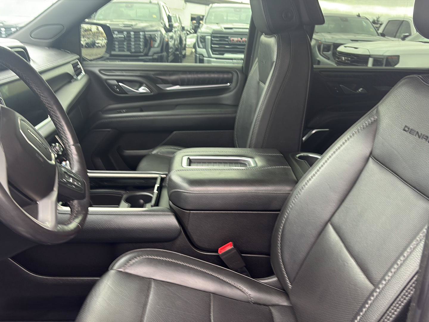 Used 2021 GMC Yukon XL Denali AWD/4WD image 14