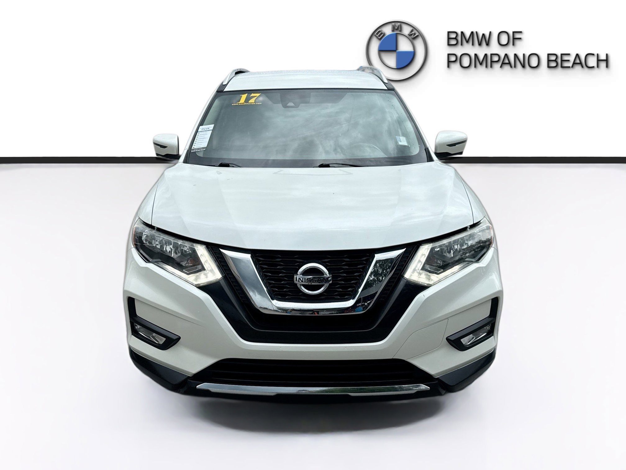 Used 2017 Nissan Rogue SL image 2