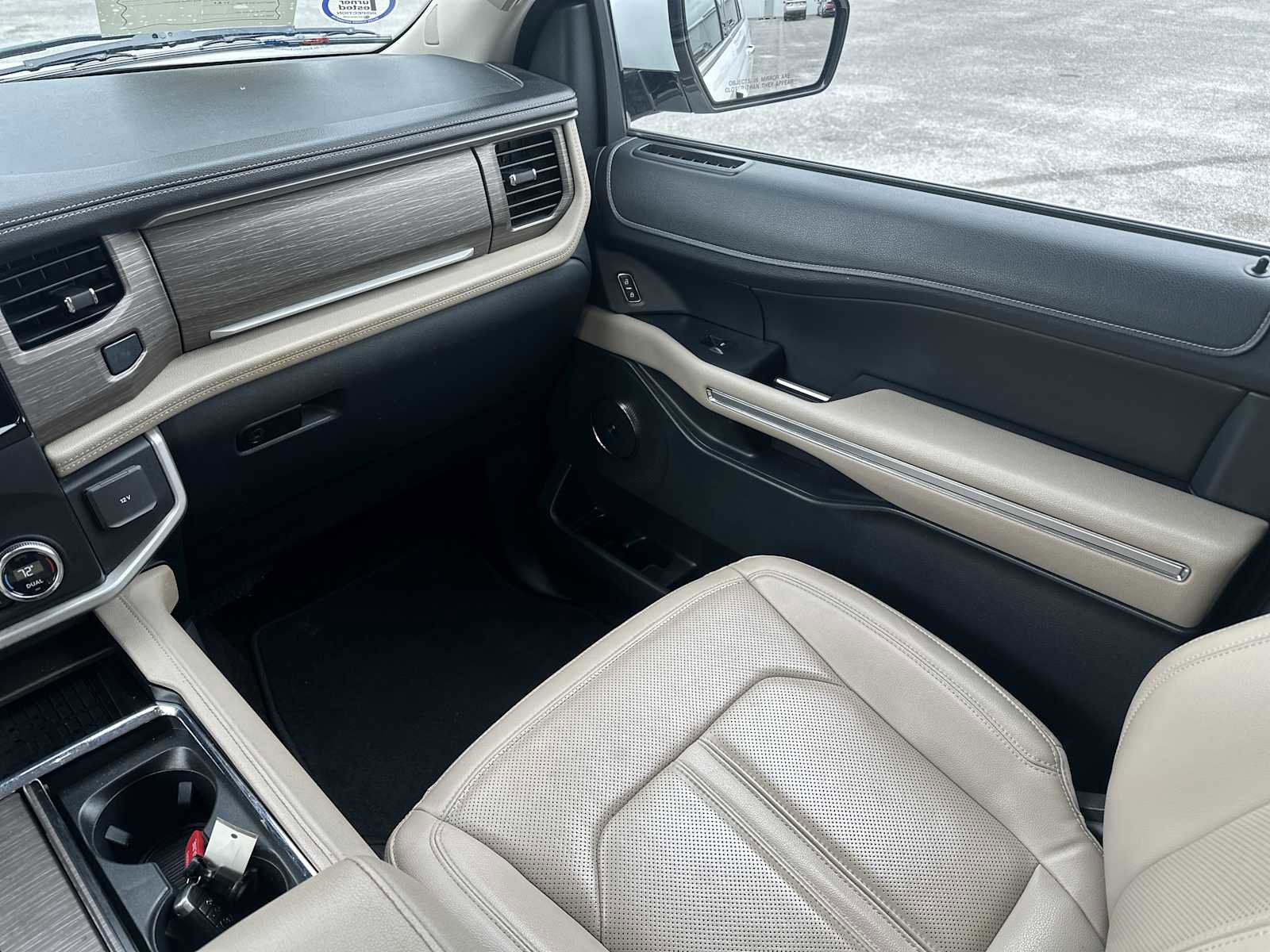 Used 2022 Ford Expedition Limited image 14