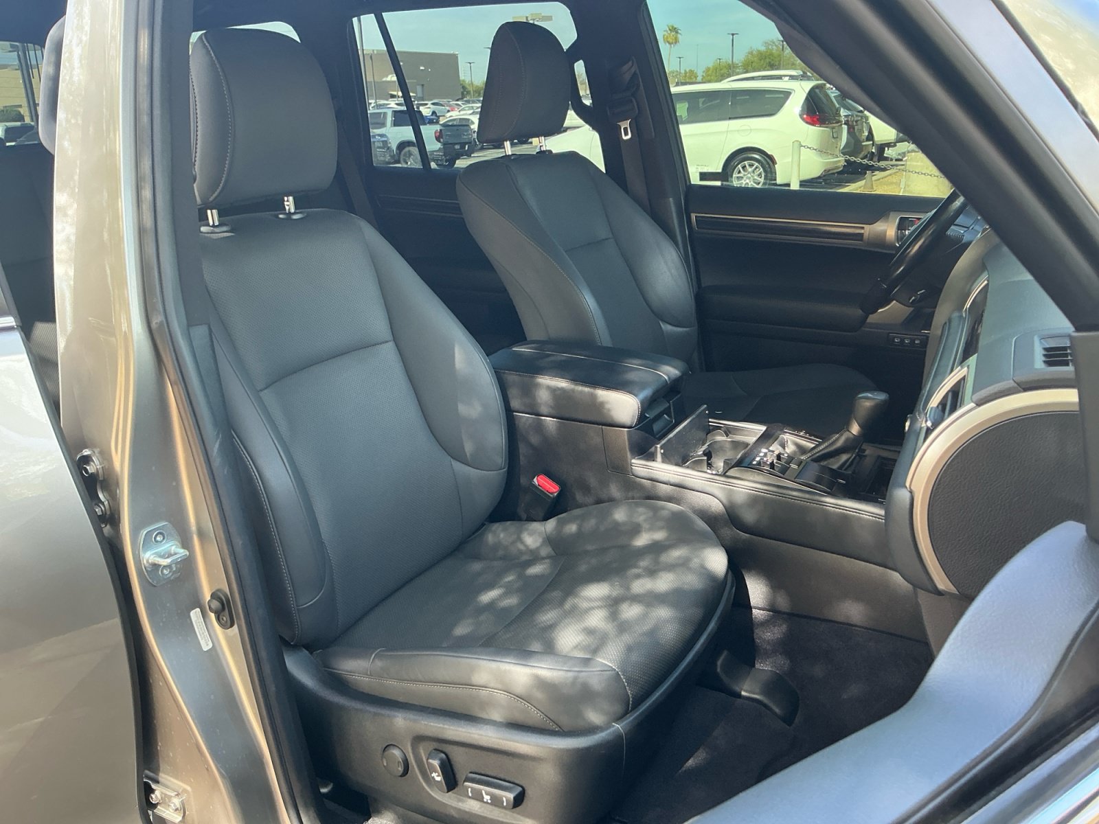 Used 2020 Lexus GX 460 Premium w/ Premium Package AWD/4WD image 16