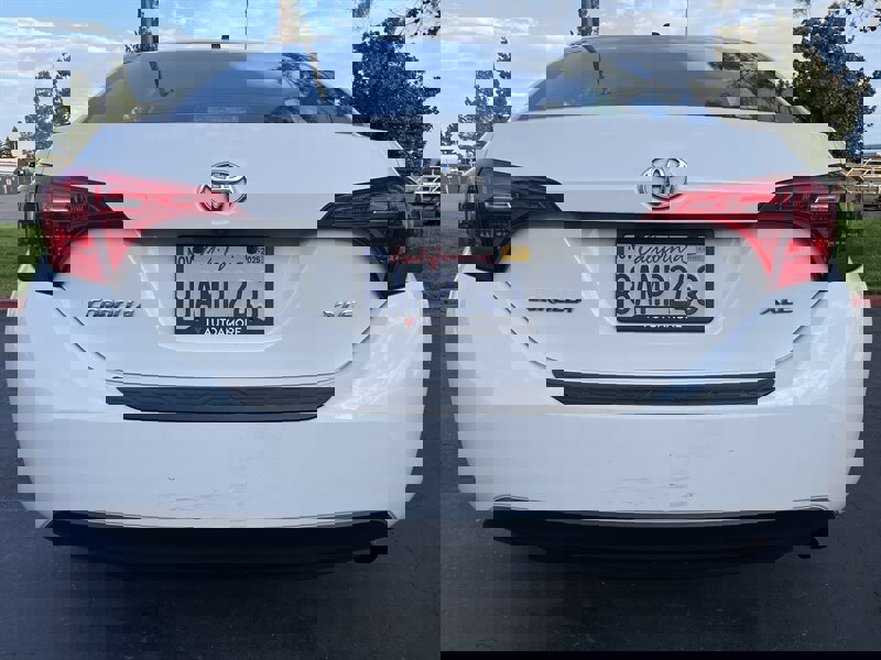 Used 2018 Toyota Corolla XLE w/ Carpet Mat Package (TMS) FWD image 11