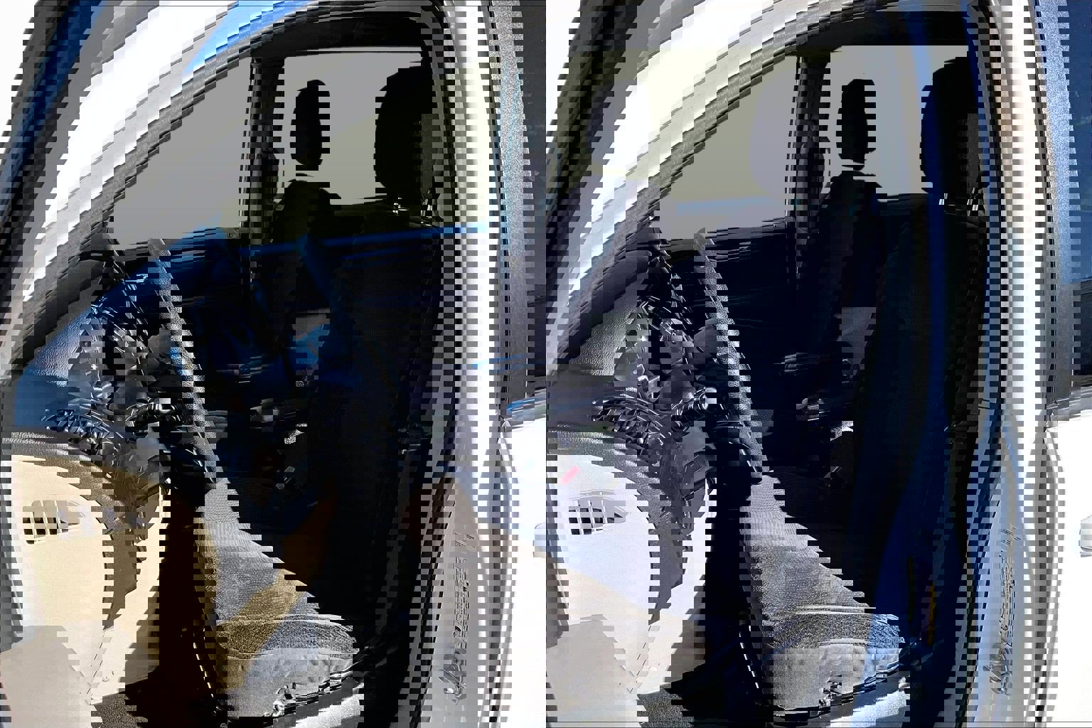 Used 2018 Dodge Grand Caravan SE w/ UConnect Hands-Free Group image 23