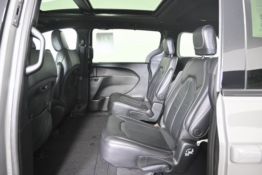 Used 2022 Chrysler Pacifica Touring-L w/ S Appearance Package image 19