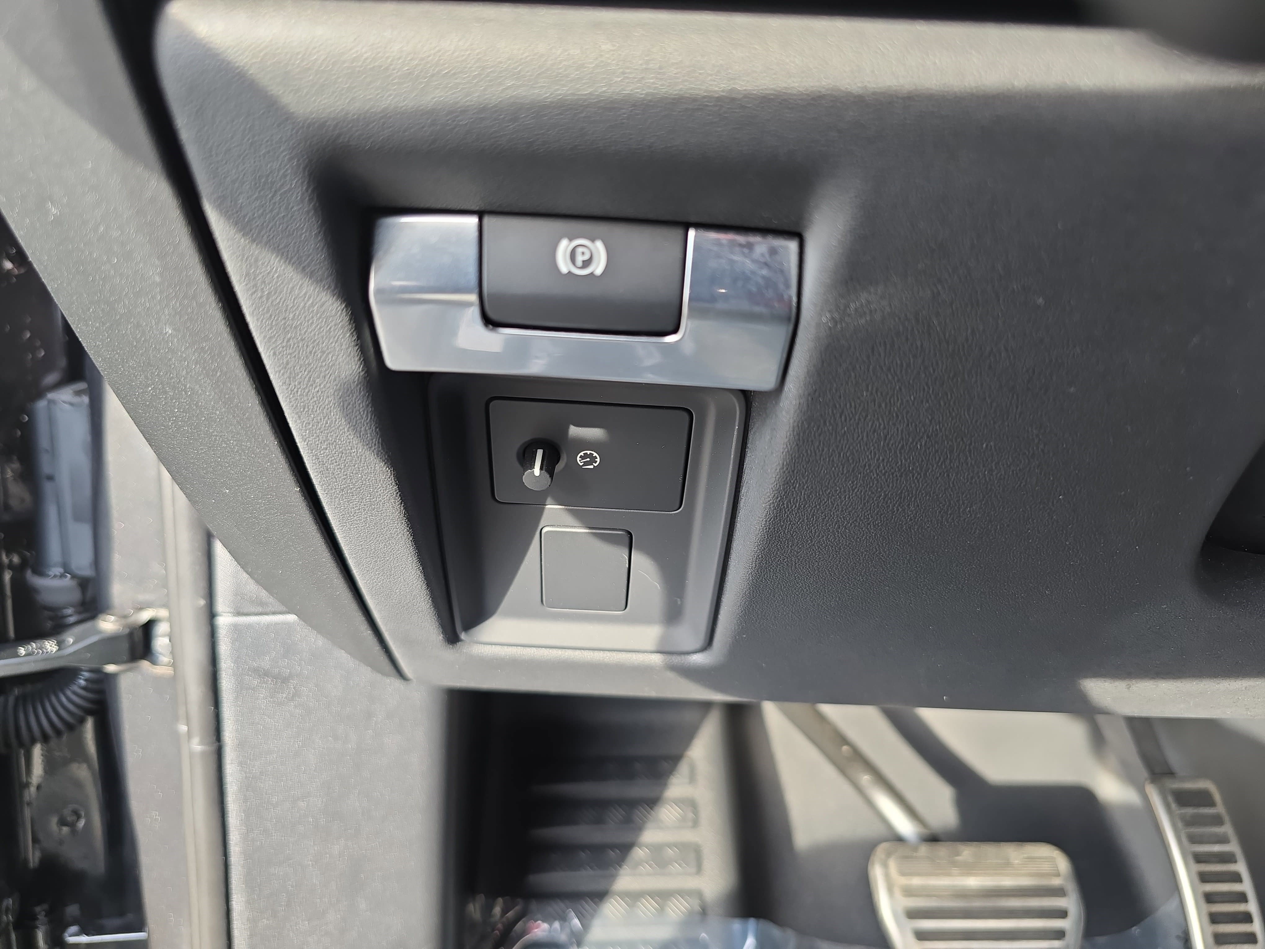 Used 2023 Land Rover Defender 110 V8 image 26