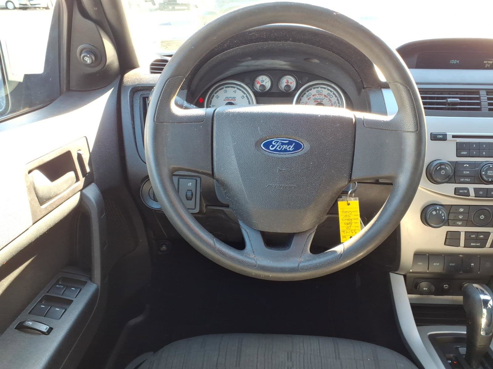 Used 2010 Ford Focus SE image 5