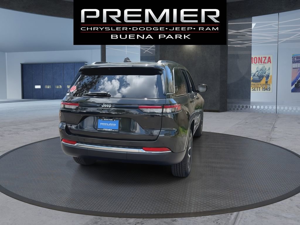 Used 2023 Jeep Grand Cherokee Limited w/ Trailer Tow Prep Group (B) AWD/4WD image 7