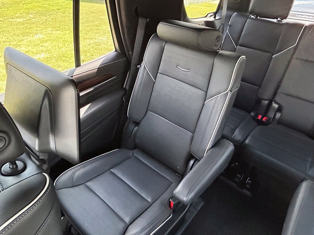 Used 2023 Cadillac Escalade Premium Luxury w/ LPO, Illumination Package AWD/4WD image 12