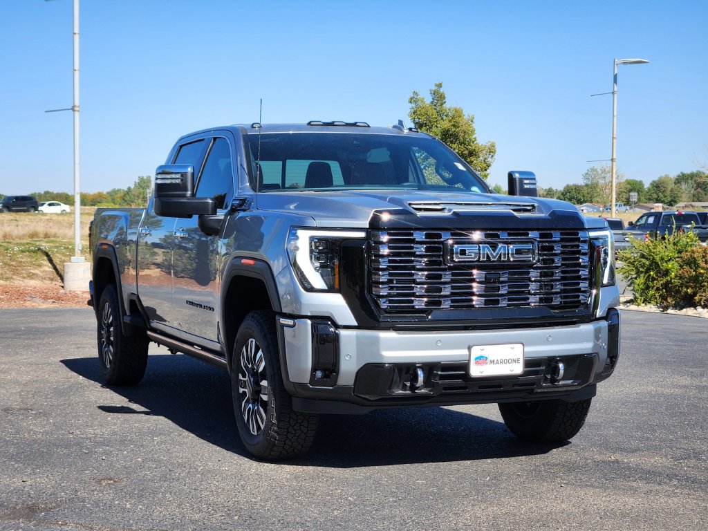 New 2026 GMC Sierra 3500 Denali Ultimate w/ LPO, Black Badging Package AWD/4WD image 4
