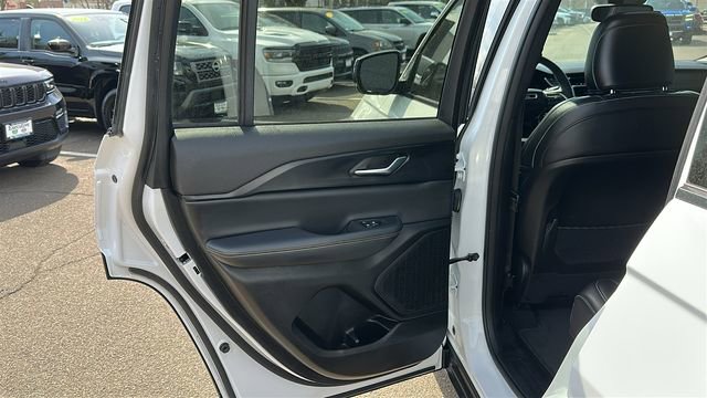 Used 2023 Jeep Grand Cherokee Altitude AWD/4WD image 21