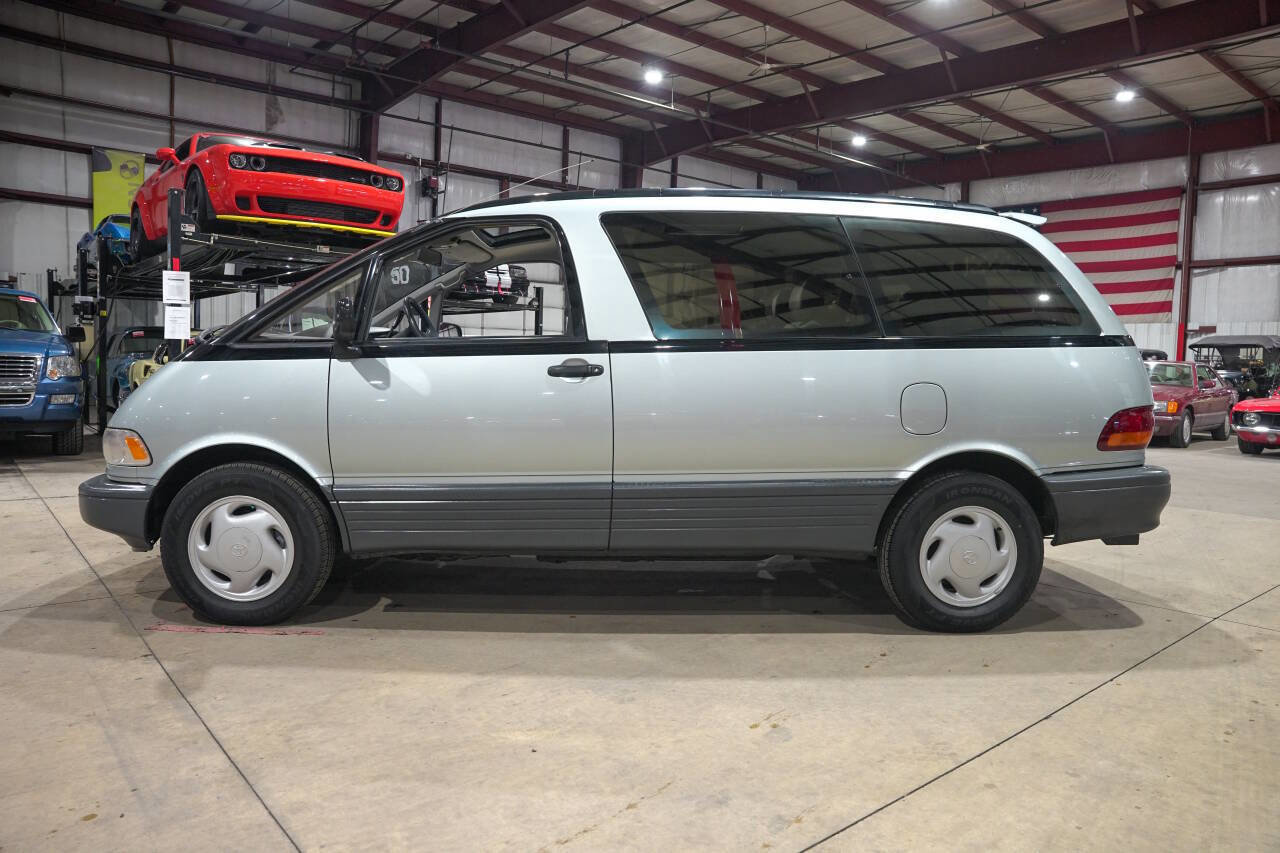 Used 1992 Toyota Previa LE RWD image 4
