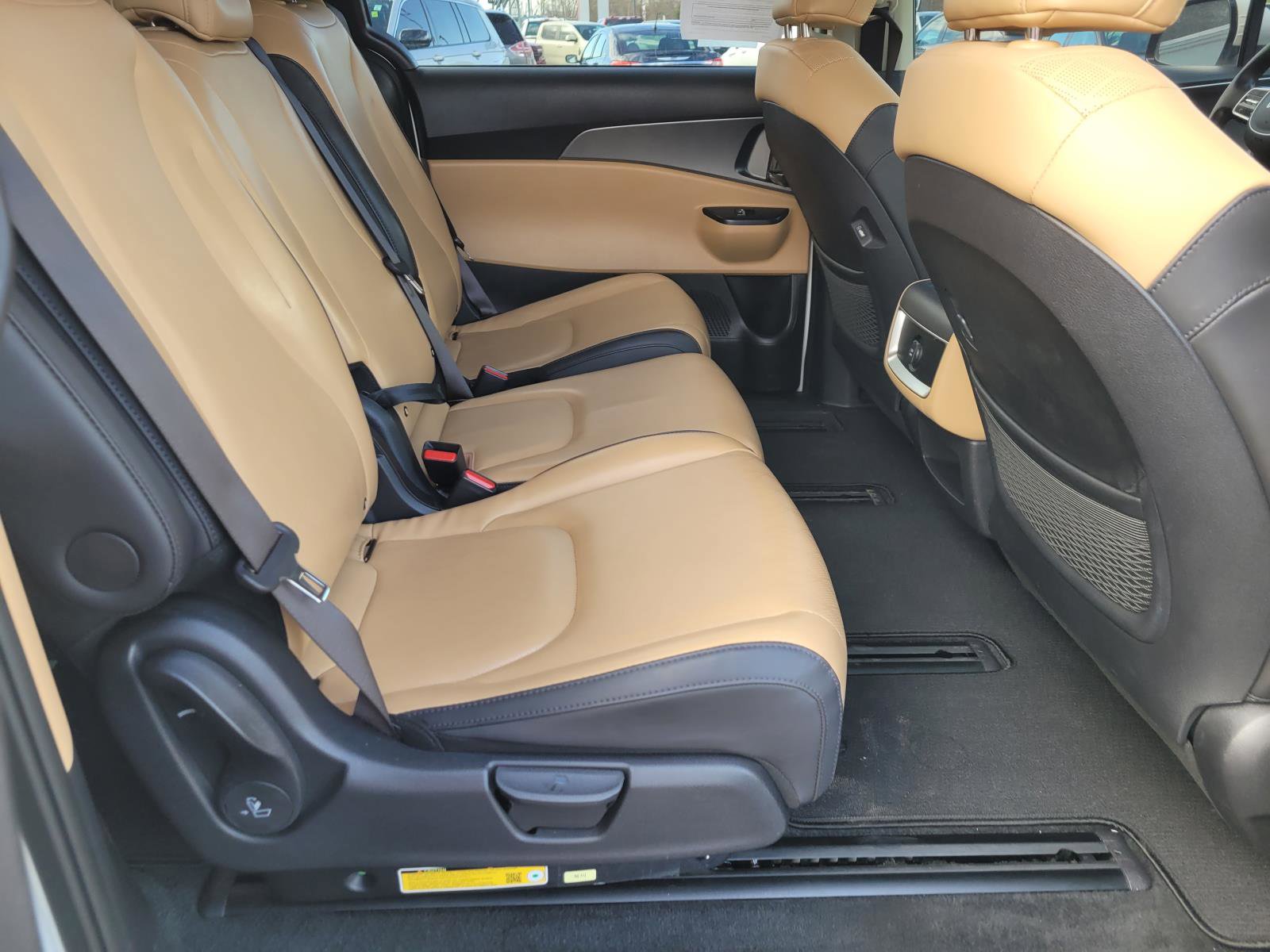 Used 2024 Kia Carnival LX image 18