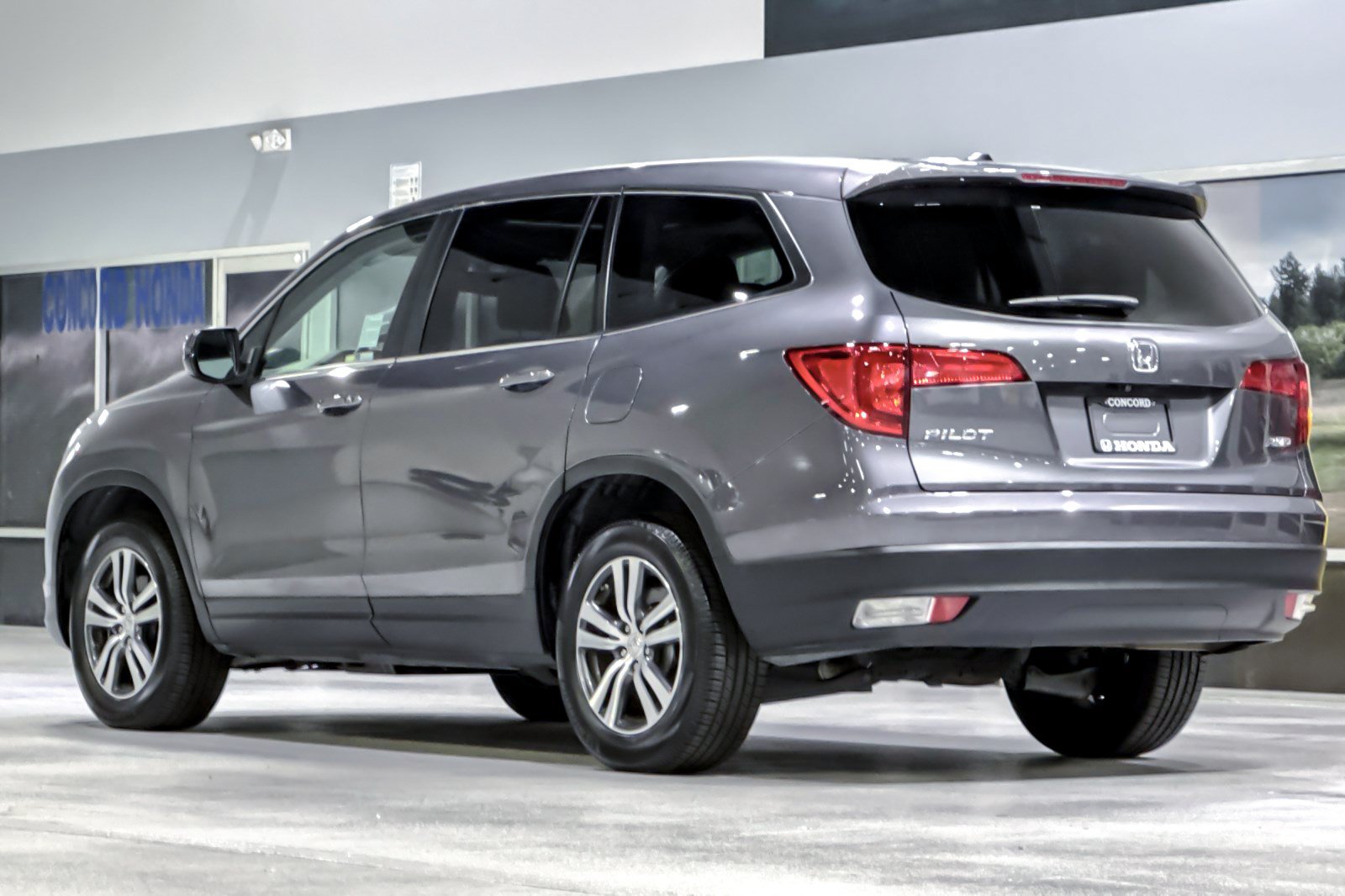 Used 2017 Honda Pilot EX-L image 3