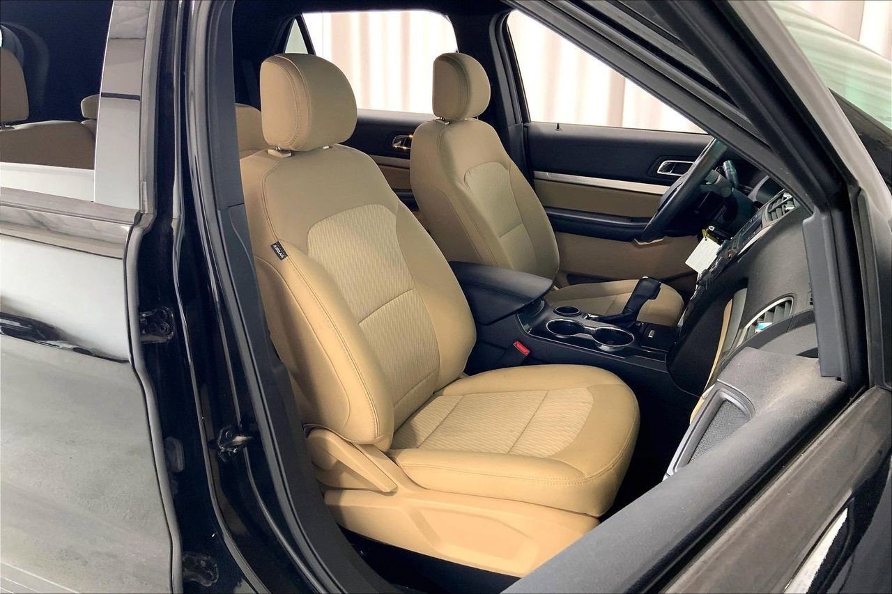 Used 2017 Ford Explorer FWD image 16