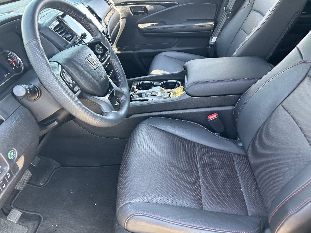 Used 2025 Honda Passport Black Edition image 28