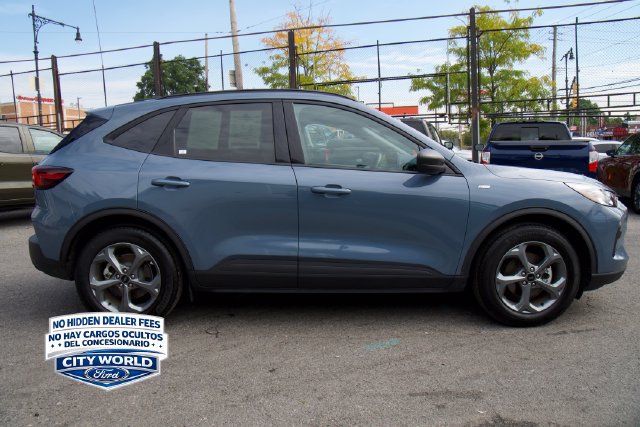 Certified 2025 Ford Escape ST-Line FWD image 3