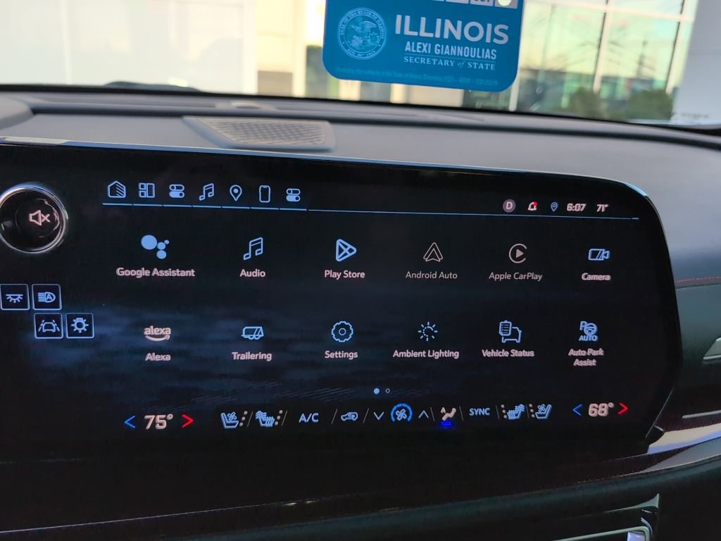 Used 2024 Chevrolet Traverse RS image 25